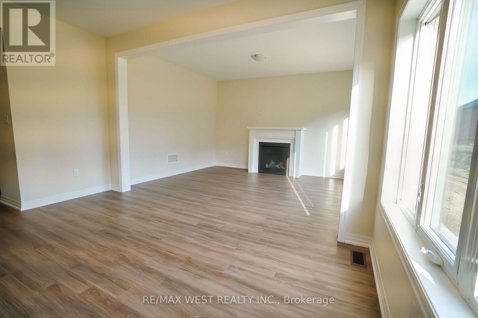 7 Stennett Drive, Georgina, Ontario  L4P 0J4 - Photo 9 - N12911782