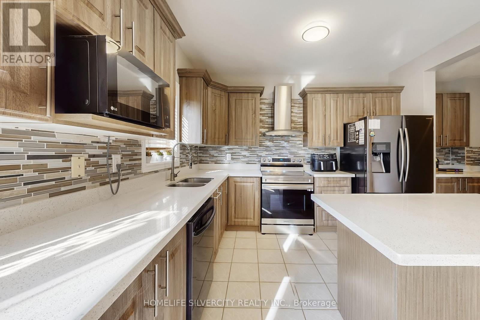 6 Rouge Fairway Street, Markham, Ontario  L3S 4H5 - Photo 13 - N12911824