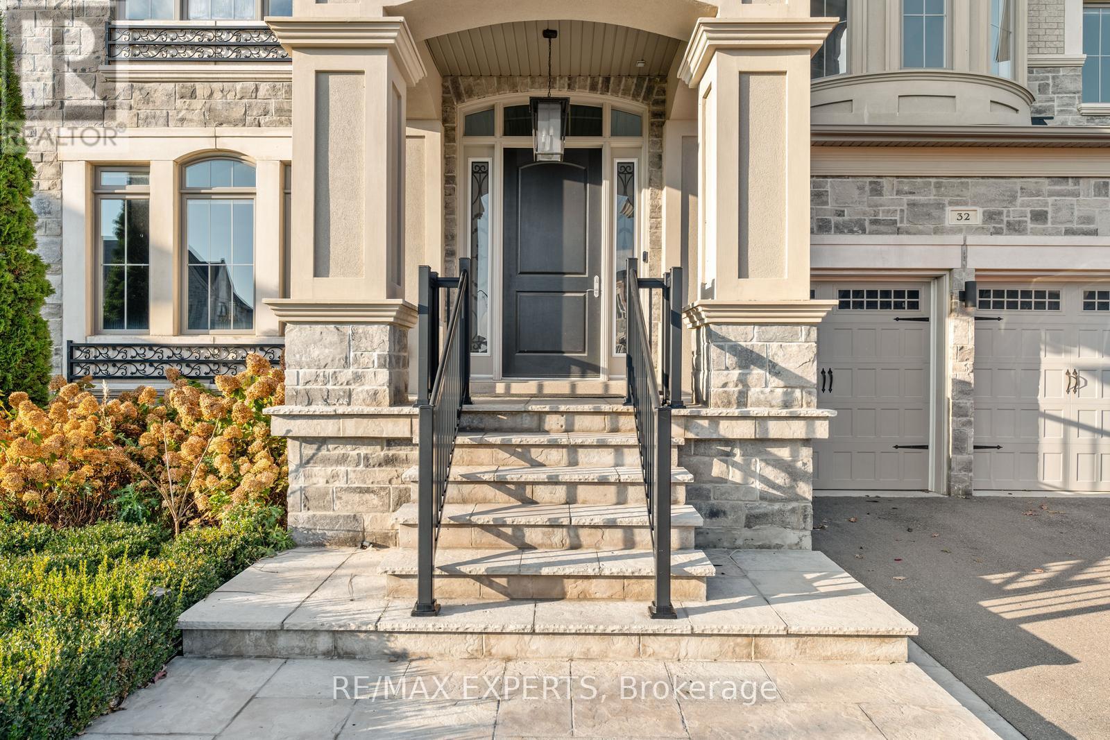 32 James Stokes Court, King, Ontario  L7B 1L6 - Photo 5 - N12911848