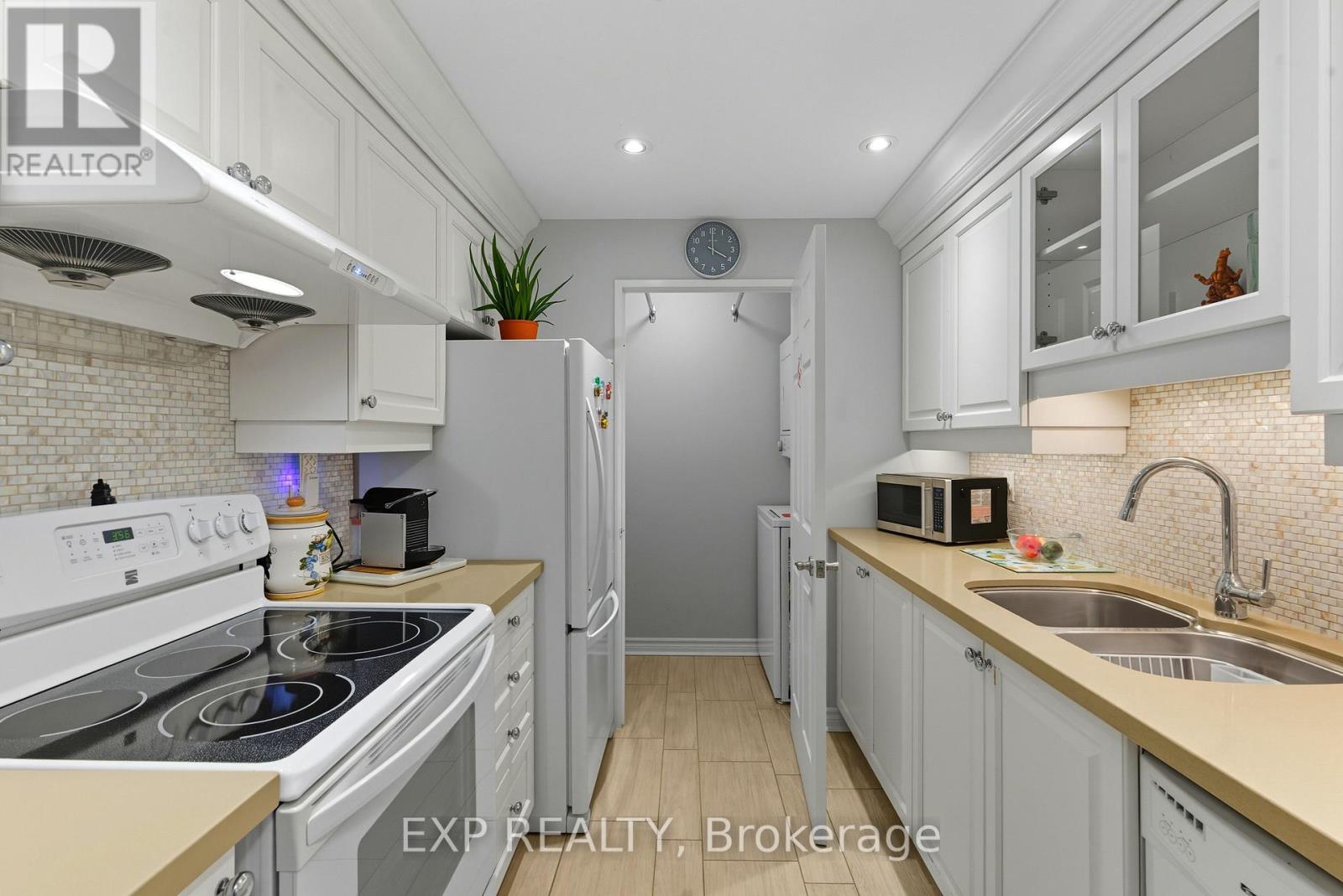 111 - 14924 Yonge Street, Aurora, Ontario  L4G 6H7 - Photo 14 - N12911900