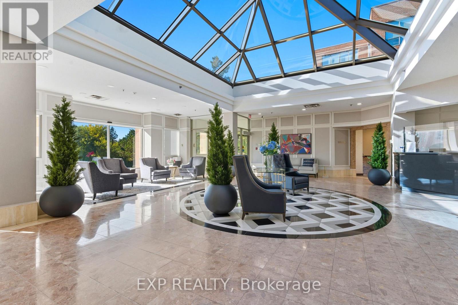 111 - 14924 Yonge Street, Aurora, Ontario  L4G 6H7 - Photo 3 - N12911900