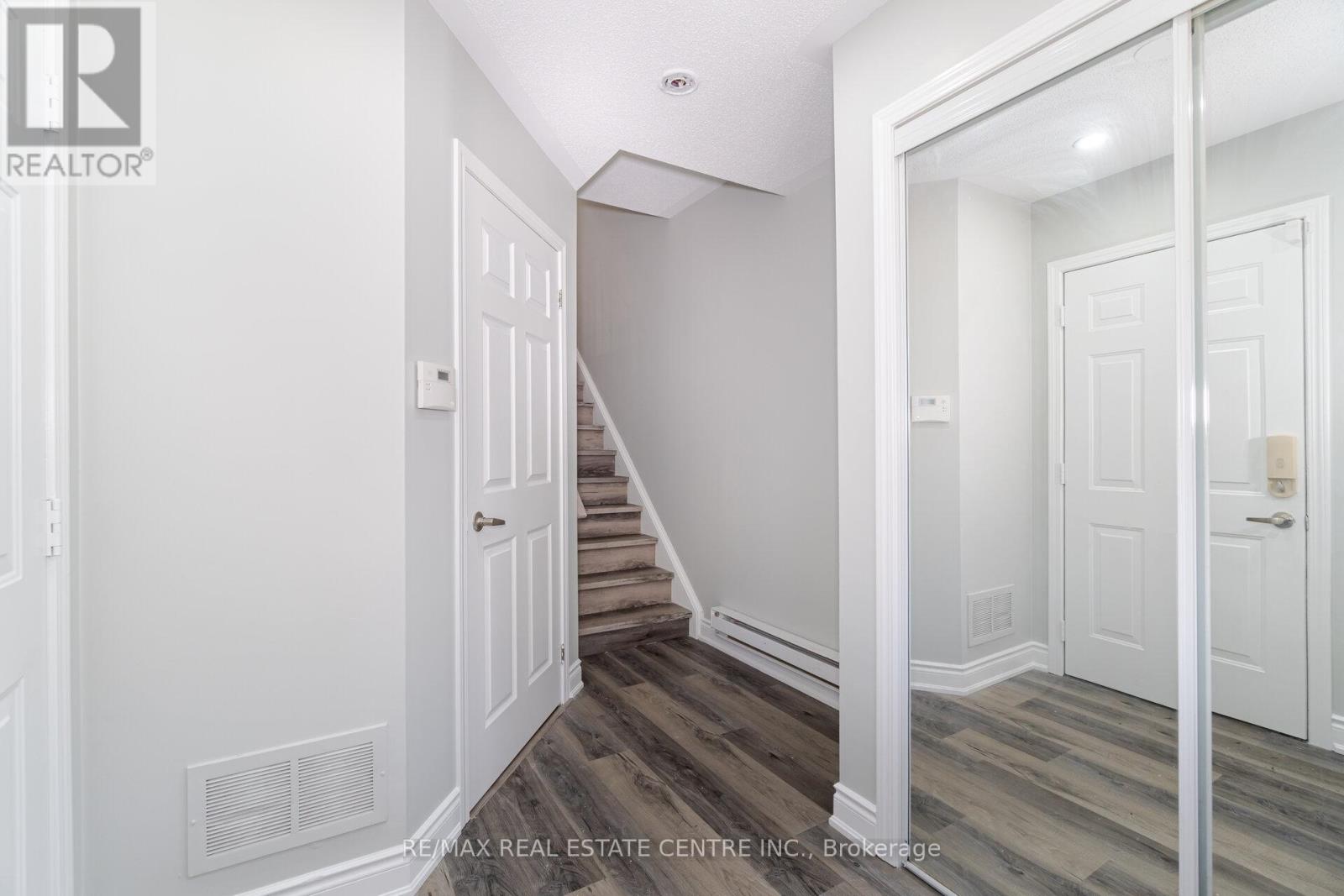 3034 Drumloch Avenue, Oakville (Bc Bronte Creek), Ontario  L6M 5H8 - Photo 5 - W12911734