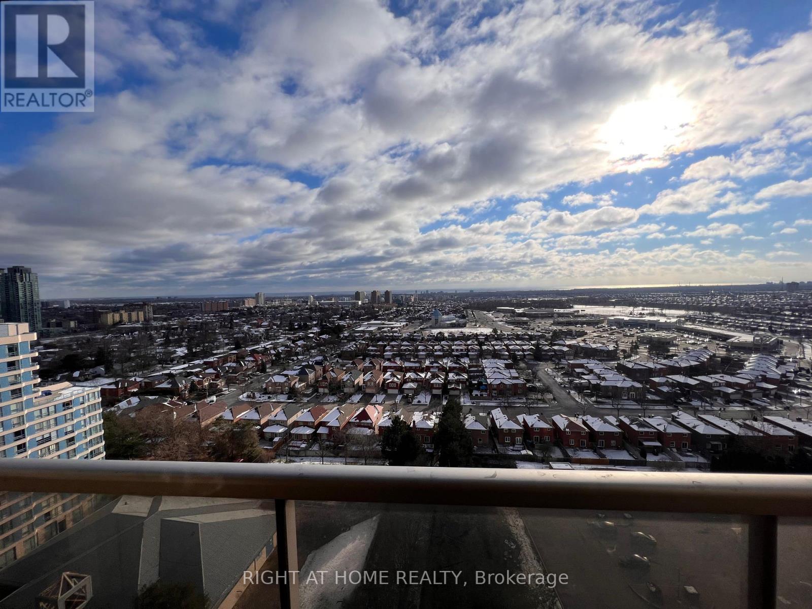 1913 - 3880 Duke Of York Boulevard, Mississauga, Ontario  L5B 4M7 - Photo 10 - W12911772