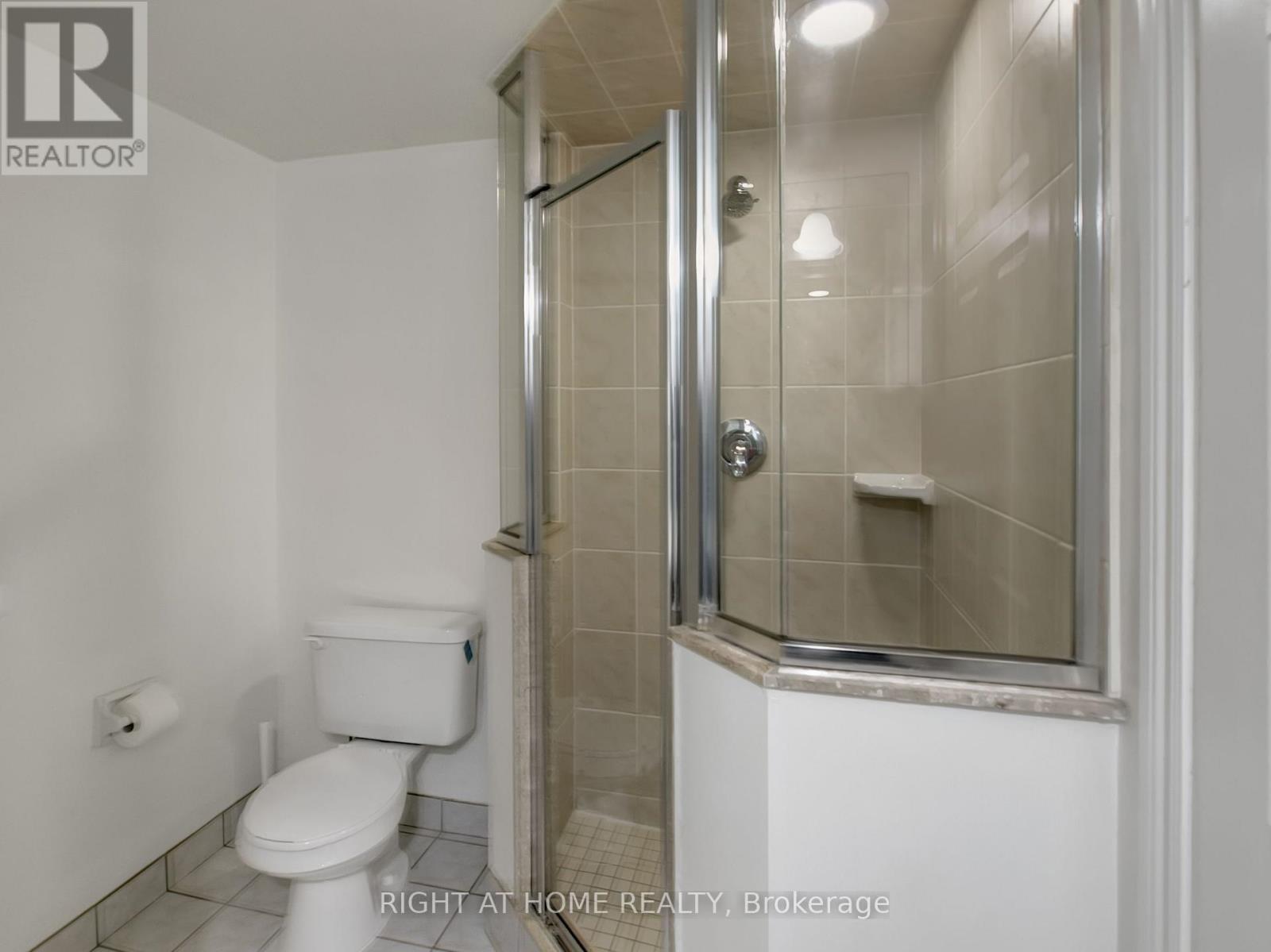 1913 - 3880 Duke Of York Boulevard, Mississauga, Ontario  L5B 4M7 - Photo 9 - W12911772