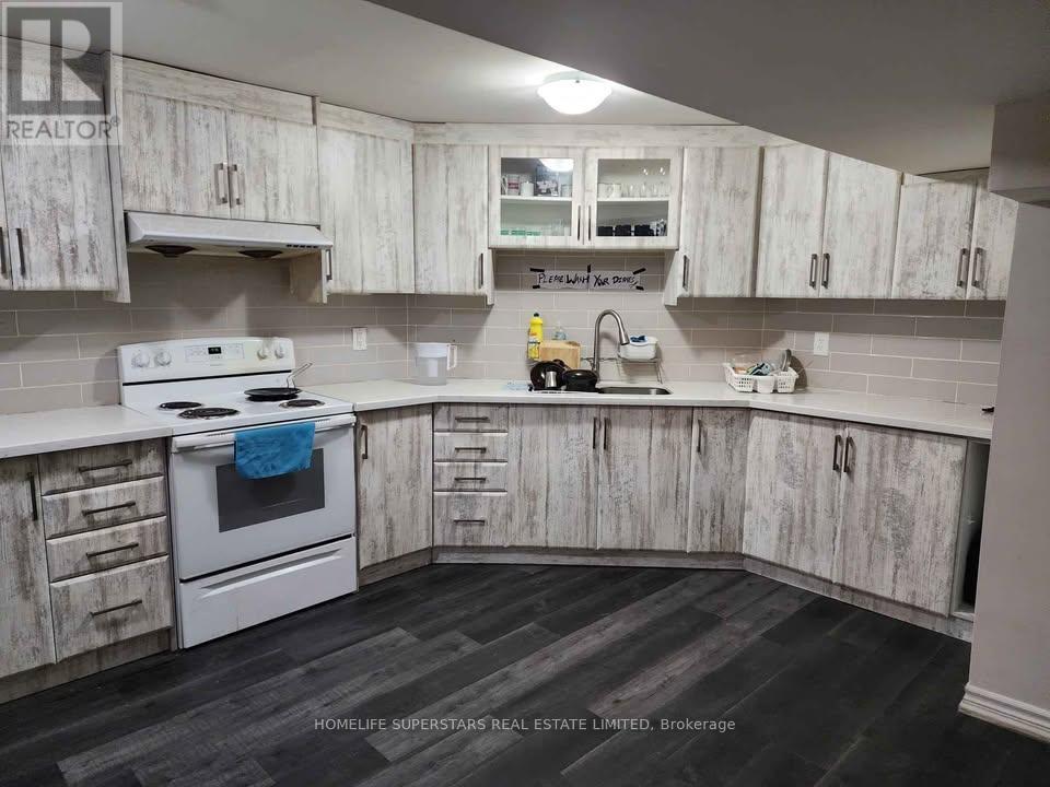 Lower Level ( Legal Apt.) - 75 Parkside Drive, Brampton (Brampton South), Ontario  L6Y 3A2 - Photo 2 - W12911958