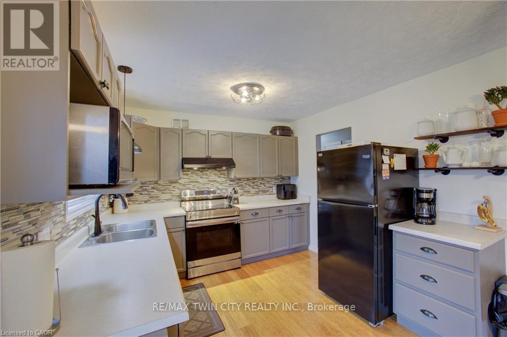 647 Kennard Crescent, Kincardine, Ontario  N2Z 1T4 - Photo 13 - X12911820