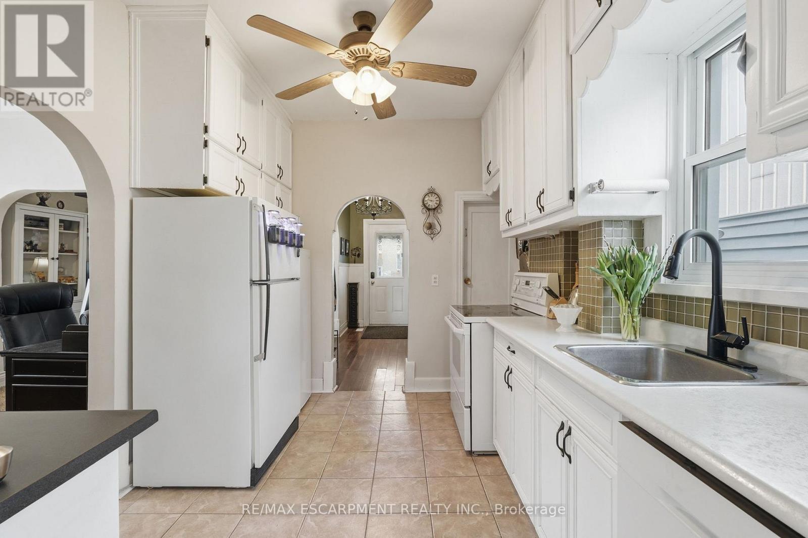 95 East 35th Street, Hamilton, Ontario  L8V 3X9 - Photo 11 - X12911822