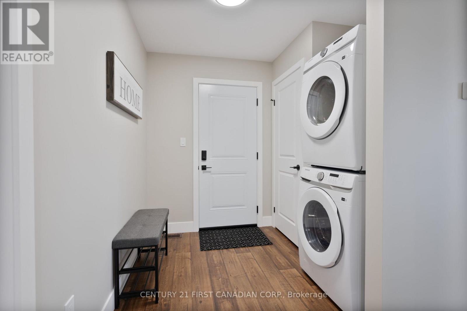 27 Sheldabren Street, North Middlesex, Ontario  N0M 1A0 - Photo 15 - X12863746