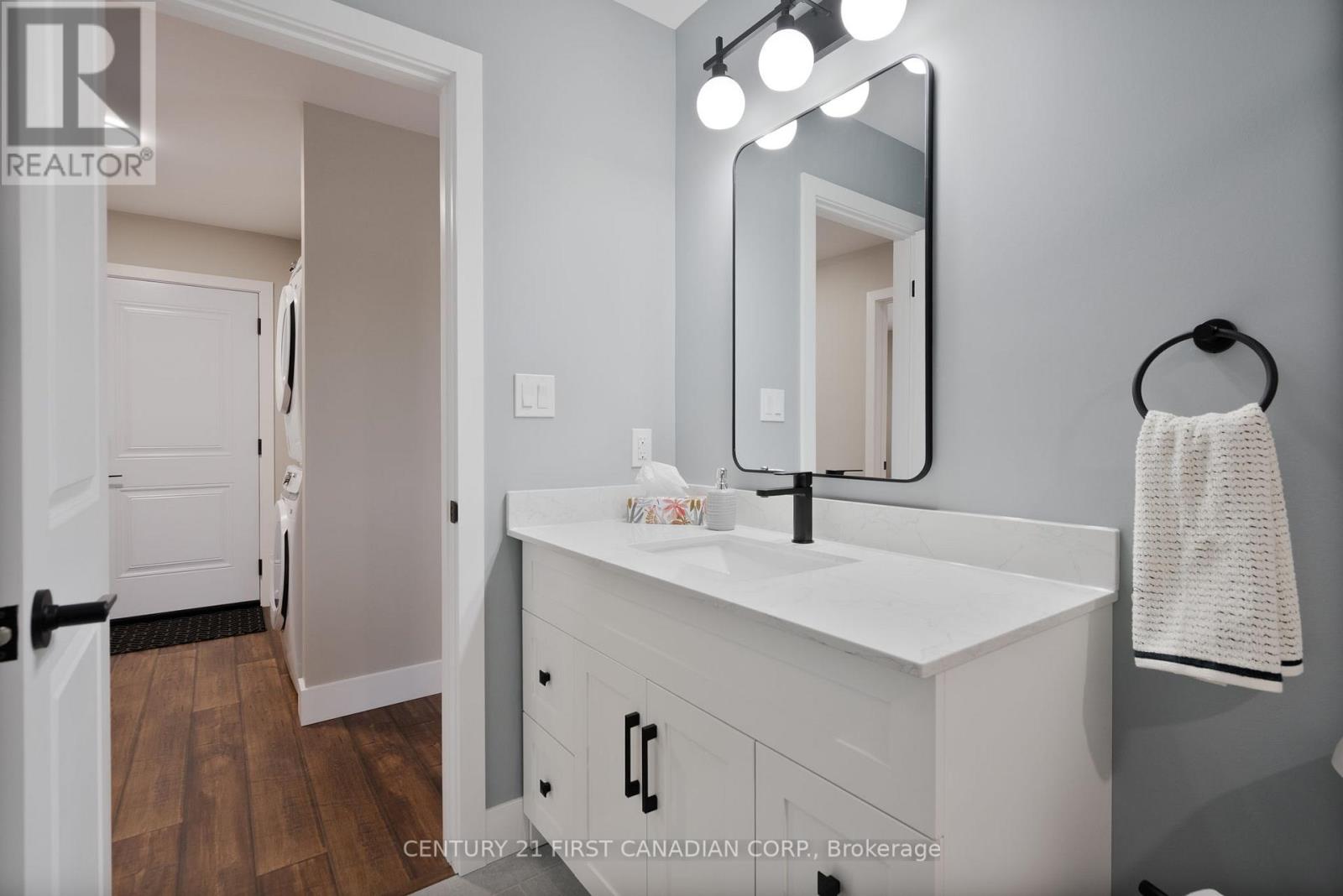 27 Sheldabren Street, North Middlesex, Ontario  N0M 1A0 - Photo 14 - X12863746