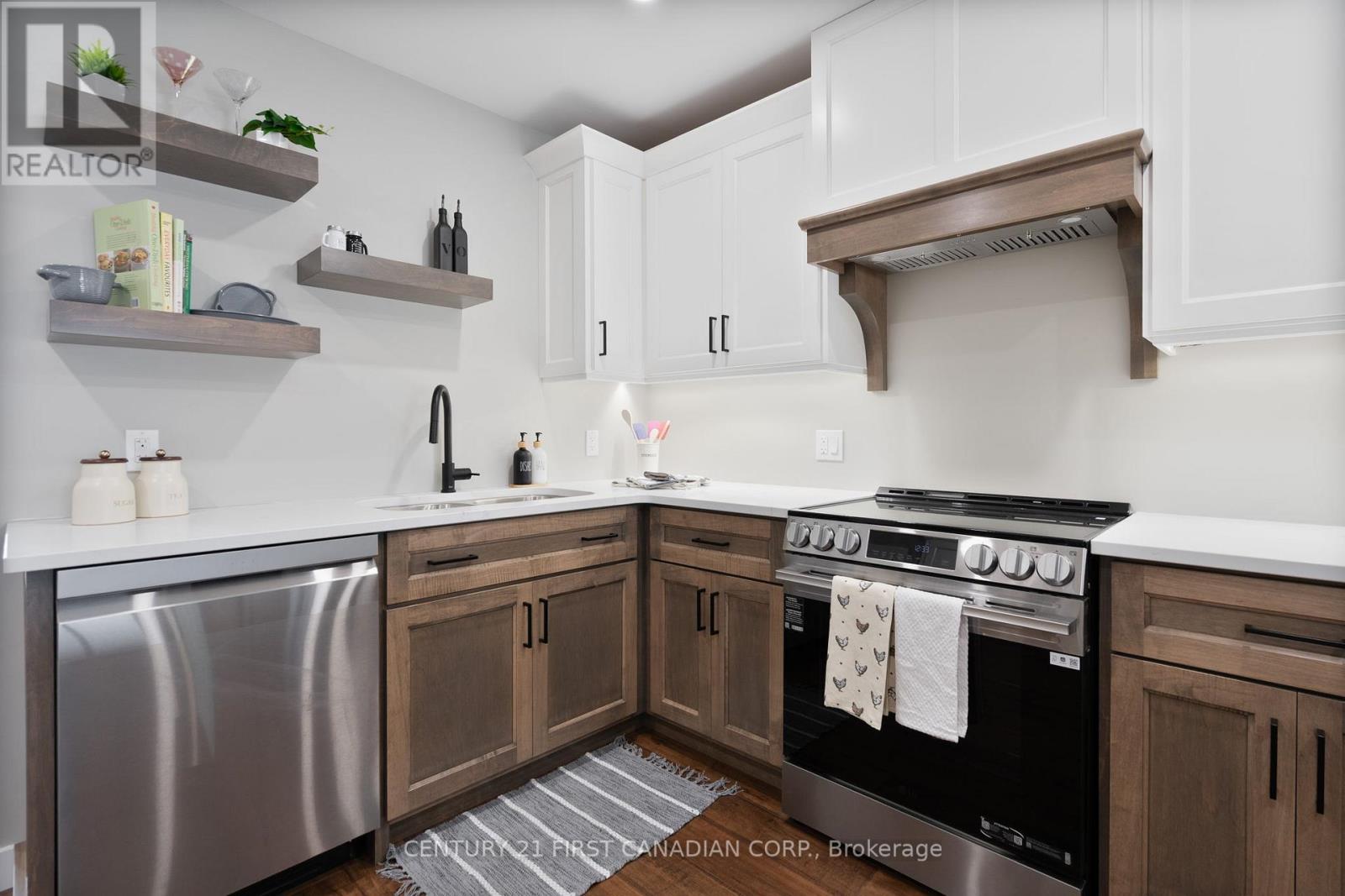 27 Sheldabren Street, North Middlesex, Ontario  N0M 1A0 - Photo 7 - X12863746