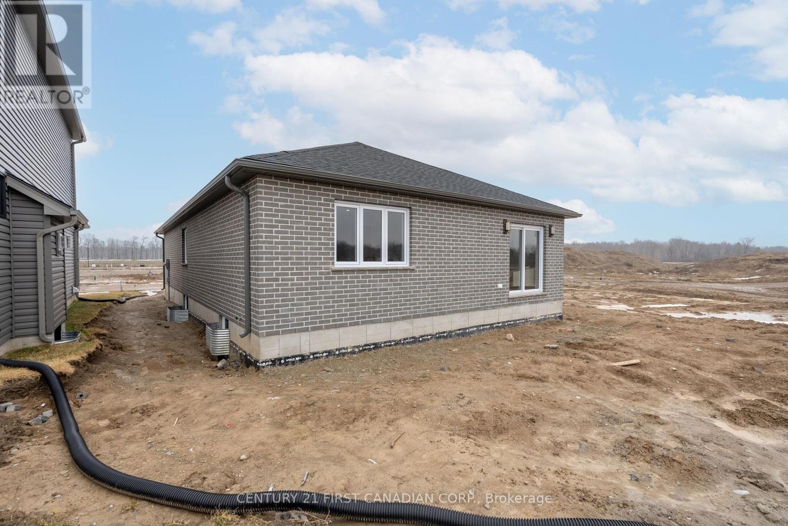 27 Sheldabren Street, North Middlesex, Ontario  N0M 1A0 - Photo 28 - X12863746