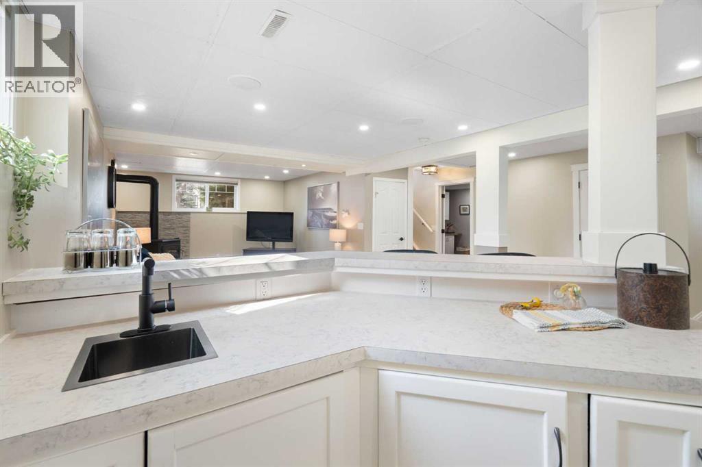 26 Bow Close, Cochrane, Alberta  T4C 1M9 - Photo 33 - A2289064