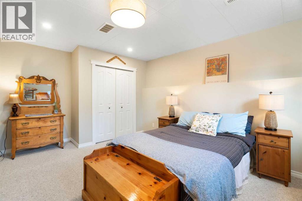 26 Bow Close, Cochrane, Alberta  T4C 1M9 - Photo 11 - A2289064