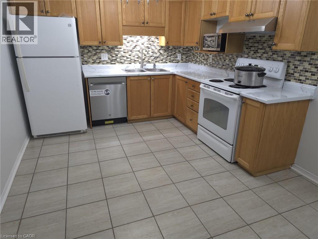 271 Activa Avenue, Kitchener, Ontario  N2E 3V2 - Photo 4 - 40774207