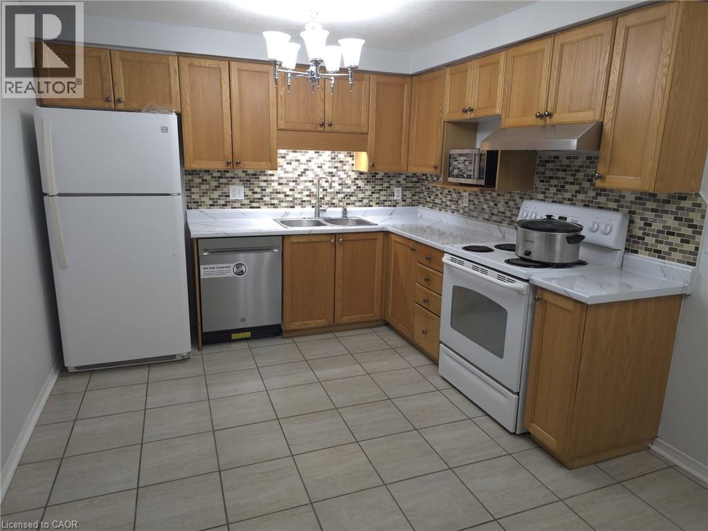 271 Activa Avenue, Kitchener, Ontario  N2E 3V2 - Photo 5 - 40774207