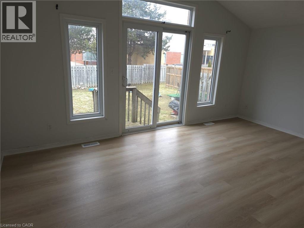 271 Activa Avenue, Kitchener, Ontario  N2E 3V2 - Photo 3 - 40774207