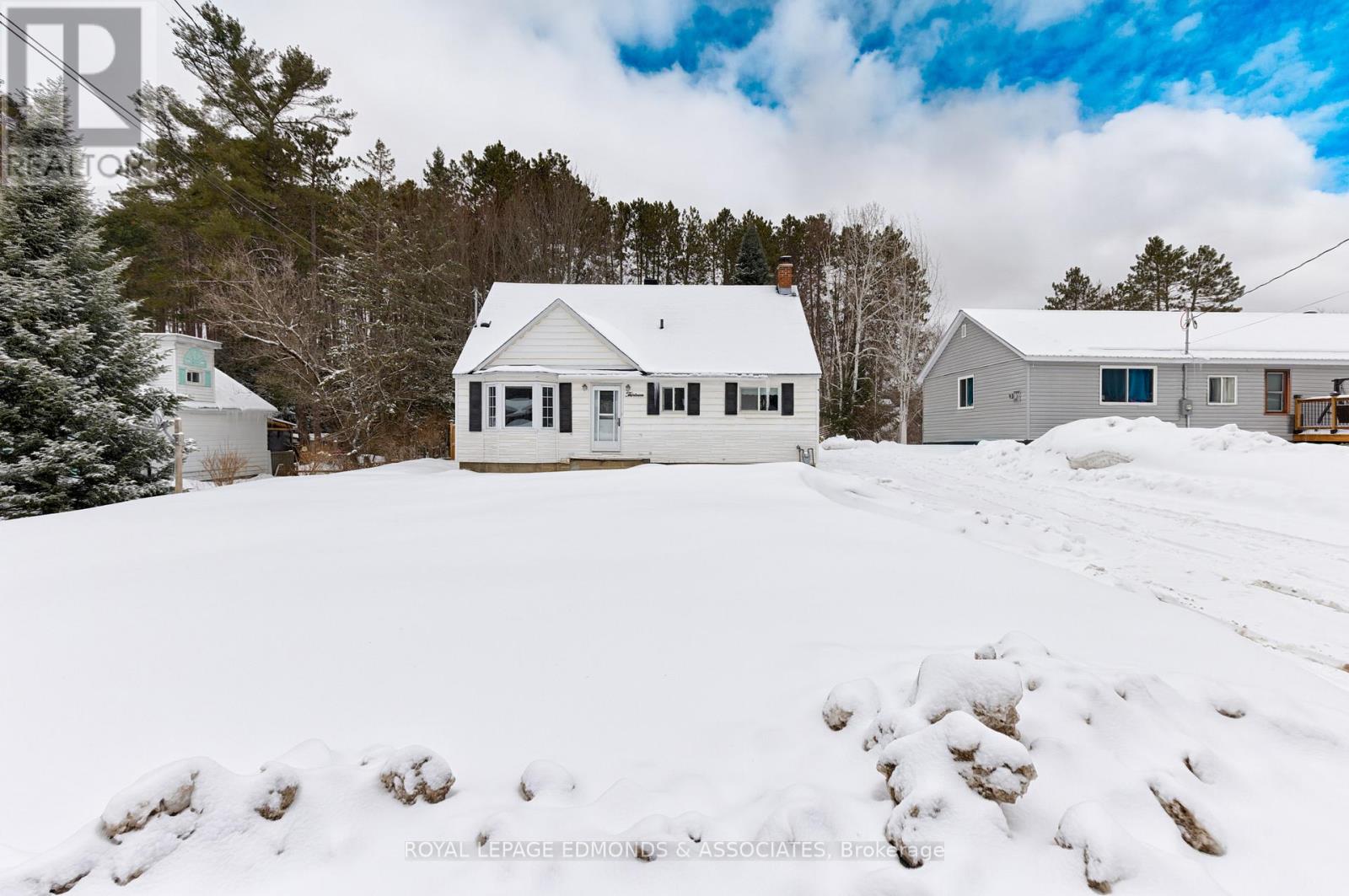 13 PLANT ROAD, Laurentian Hills, Ontario