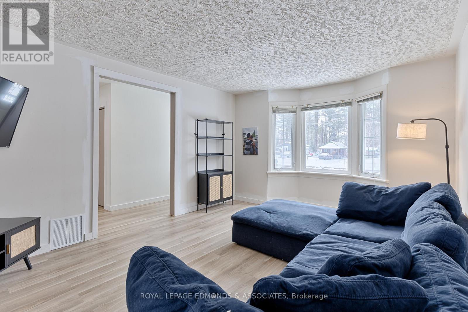 13 Plant Road, Laurentian Hills, Ontario  K0J 1J0 - Photo 10 - X12912010