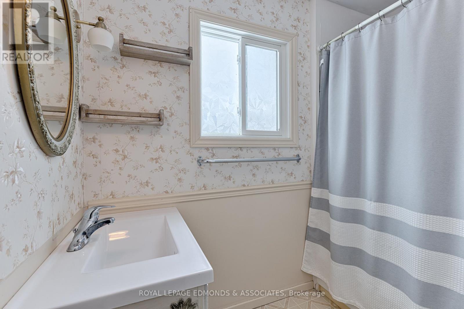 13 Plant Road, Laurentian Hills, Ontario  K0J 1J0 - Photo 12 - X12912010