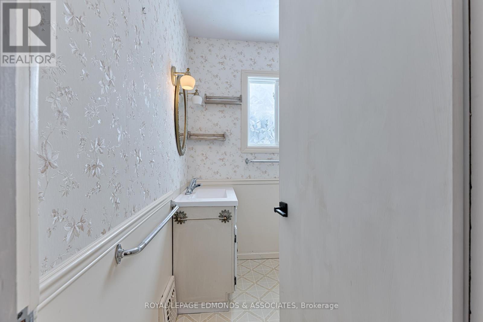 13 Plant Road, Laurentian Hills, Ontario  K0J 1J0 - Photo 13 - X12912010