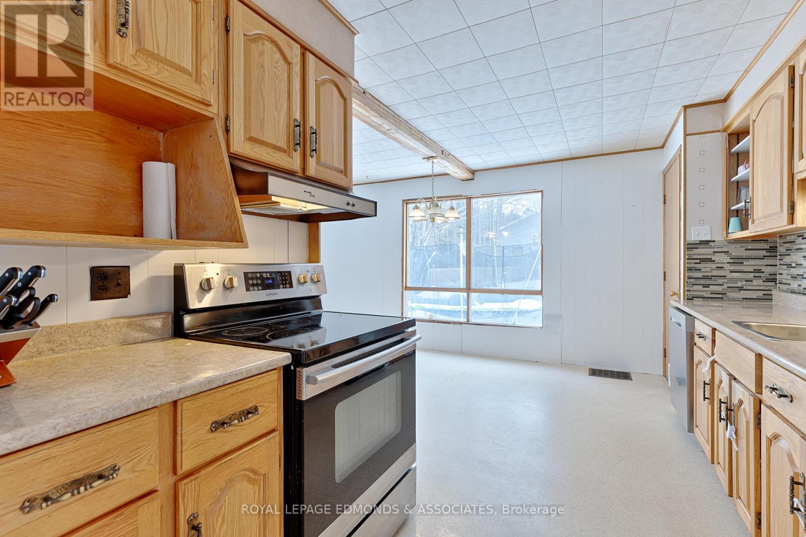 13 Plant Road, Laurentian Hills, Ontario  K0J 1J0 - Photo 5 - X12912010