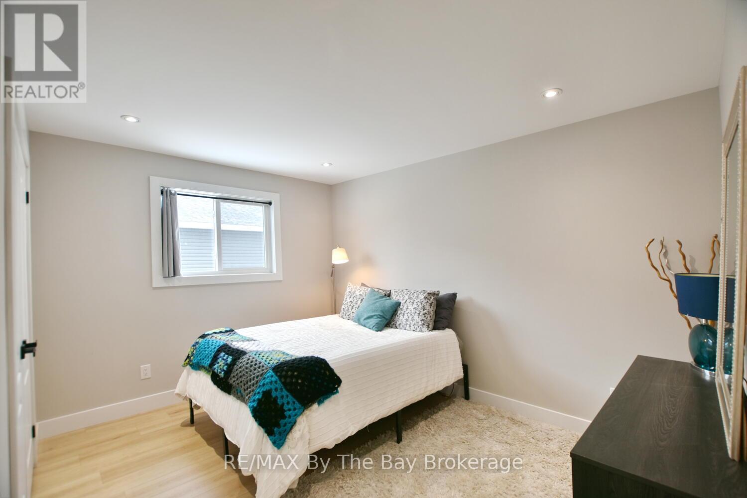 16 Caribbean Drive, Wasaga Beach, Ontario  L9Z 2W3 - Photo 11 - S12911916