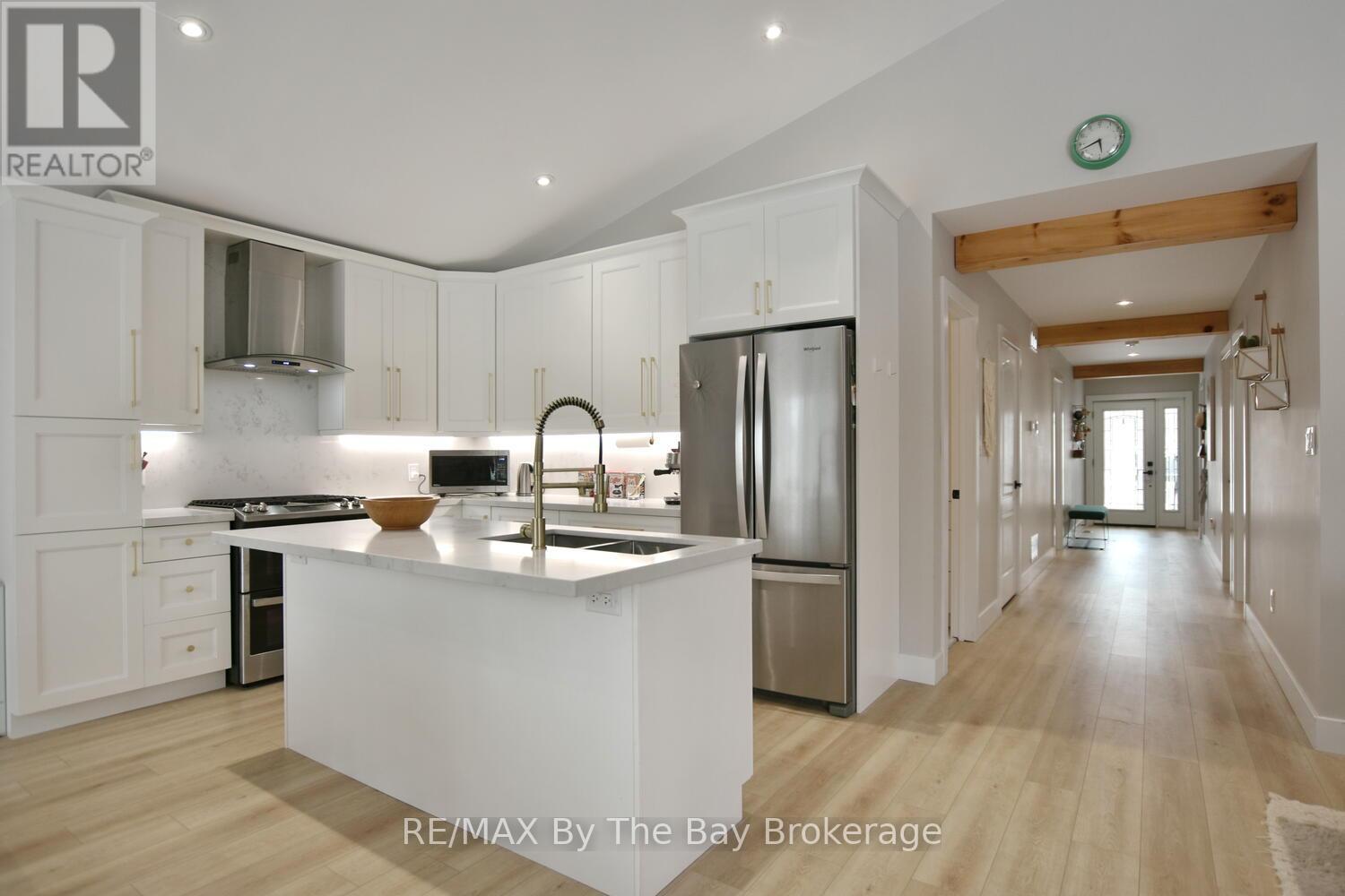 16 Caribbean Drive, Wasaga Beach, Ontario  L9Z 2W3 - Photo 17 - S12911916