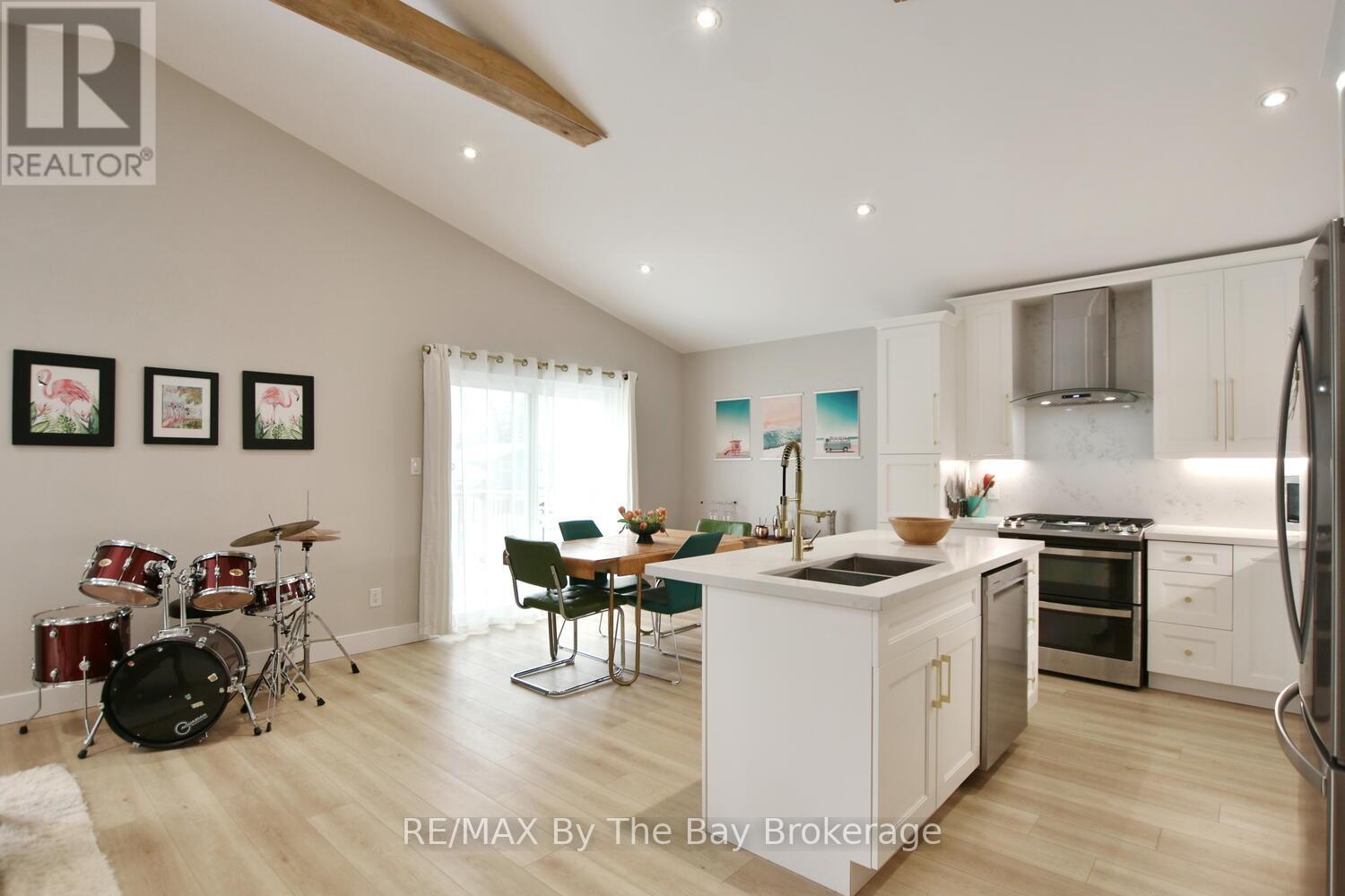 16 Caribbean Drive, Wasaga Beach, Ontario  L9Z 2W3 - Photo 16 - S12911916