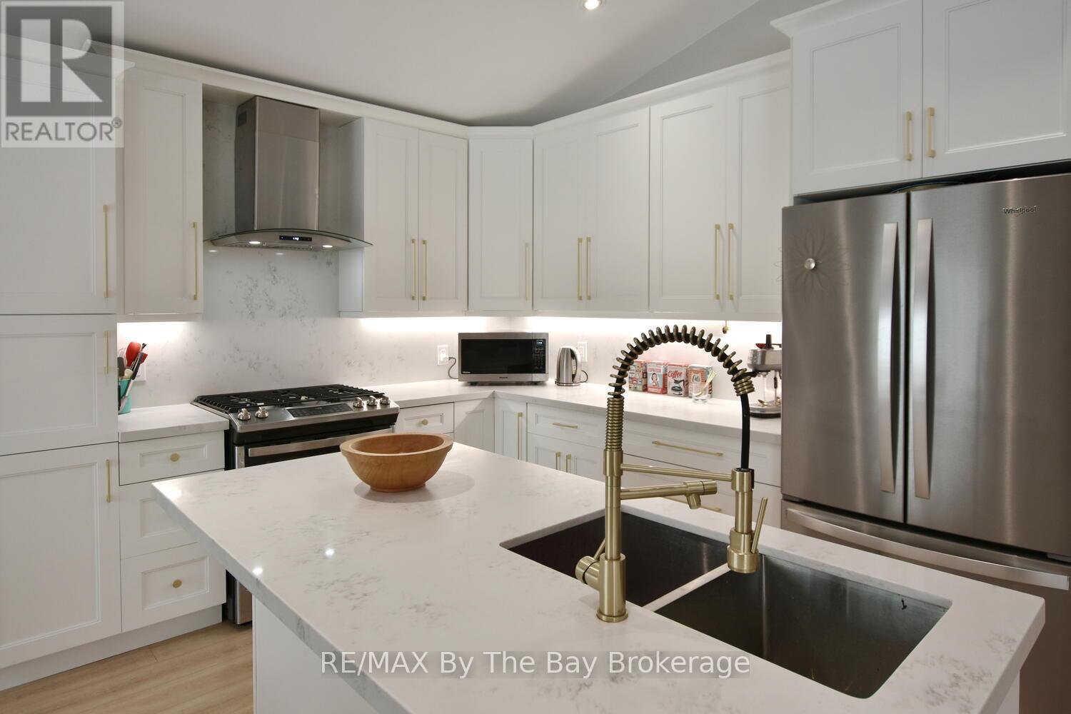 16 Caribbean Drive, Wasaga Beach, Ontario  L9Z 2W3 - Photo 18 - S12911916