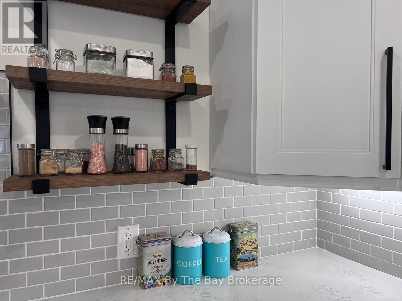 16 Caribbean Drive, Wasaga Beach, Ontario  L9Z 2W3 - Photo 31 - S12911916