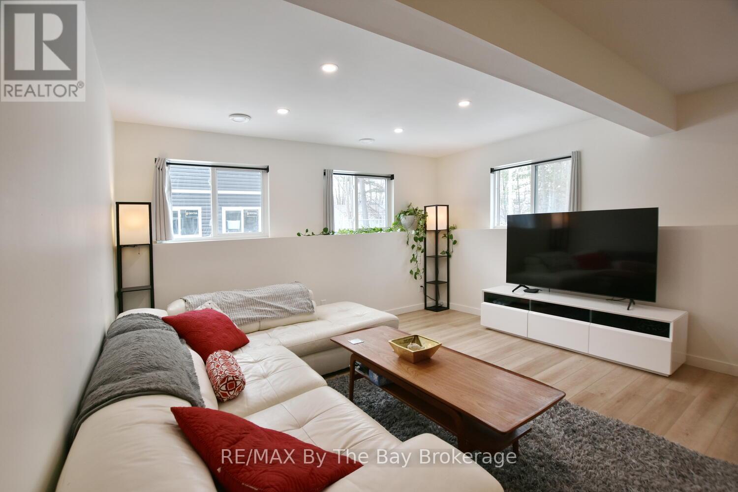 16 Caribbean Drive, Wasaga Beach, Ontario  L9Z 2W3 - Photo 27 - S12911916