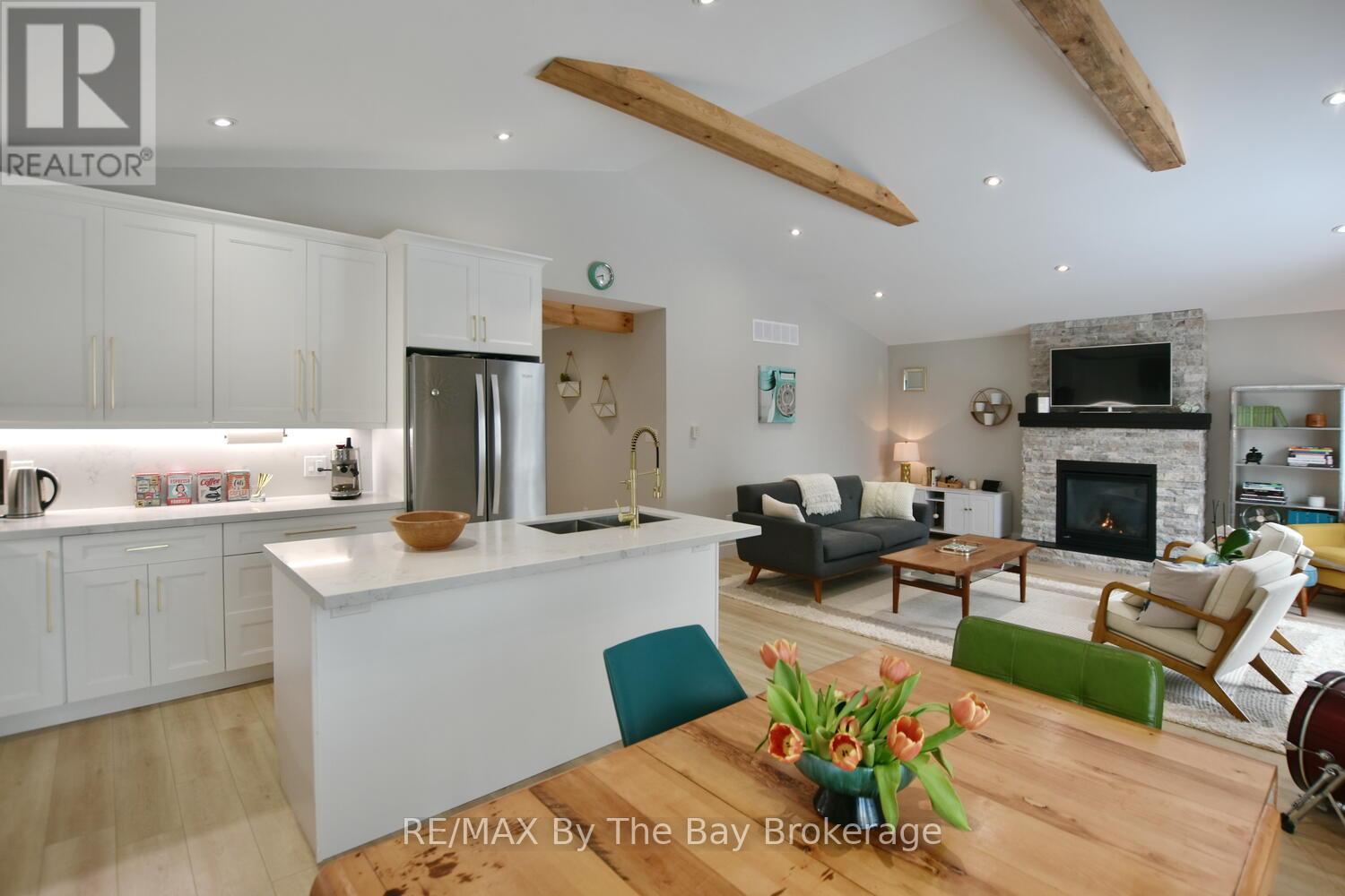 16 Caribbean Drive, Wasaga Beach, Ontario  L9Z 2W3 - Photo 5 - S12911916