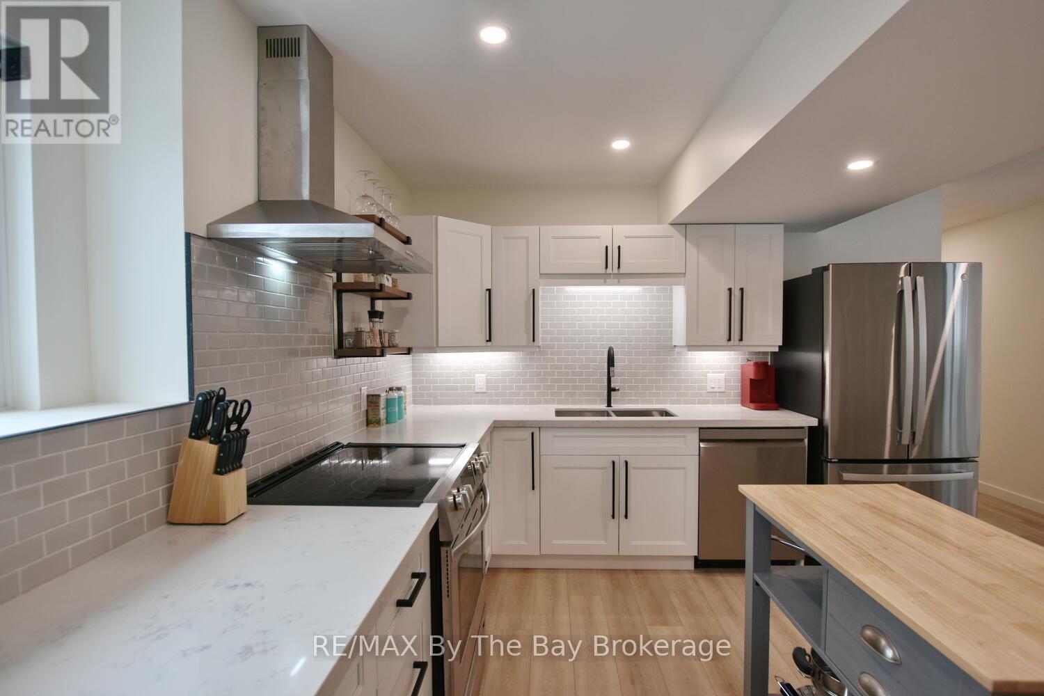 16 Caribbean Drive, Wasaga Beach, Ontario  L9Z 2W3 - Photo 32 - S12911916