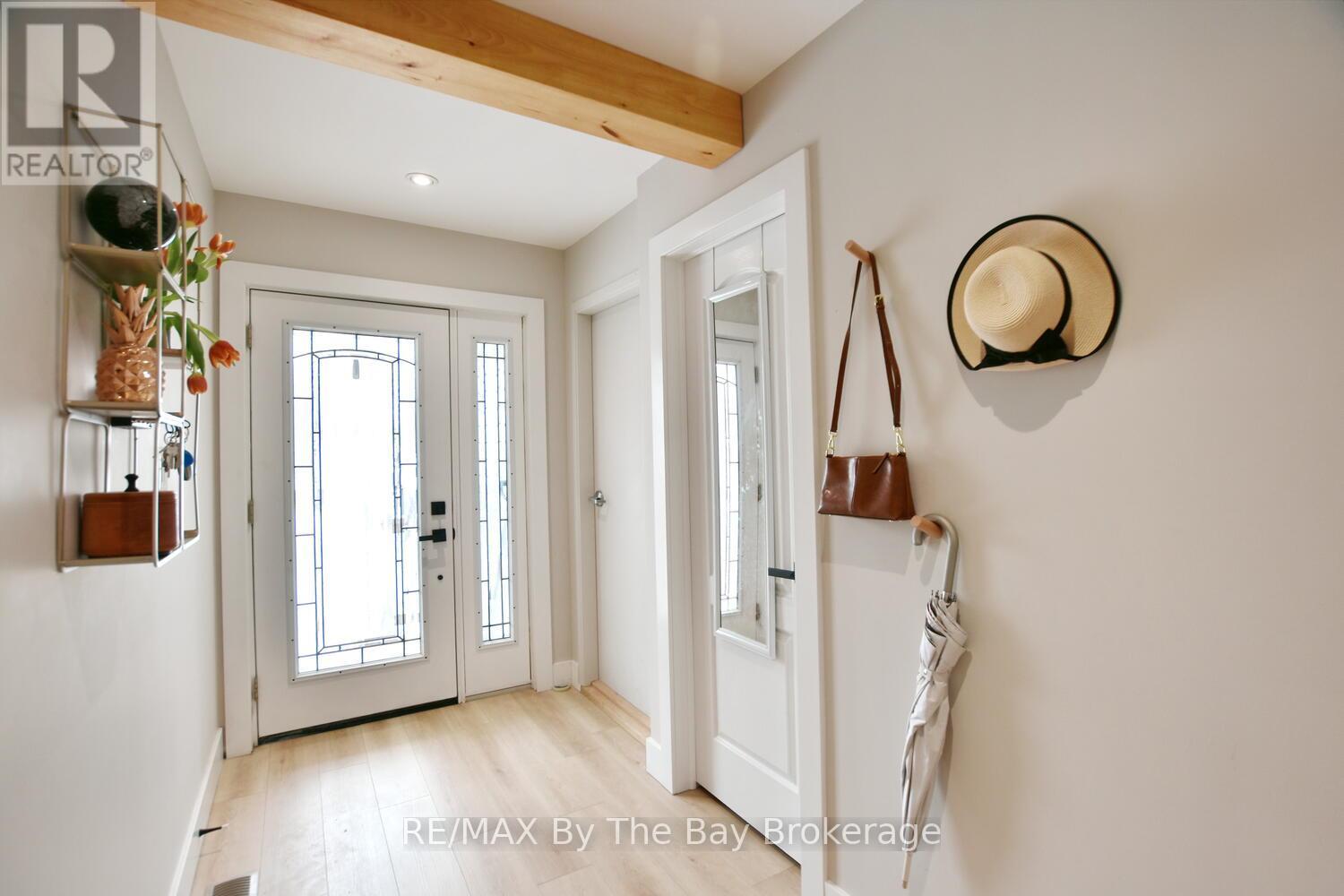 16 Caribbean Drive, Wasaga Beach, Ontario  L9Z 2W3 - Photo 4 - S12911916