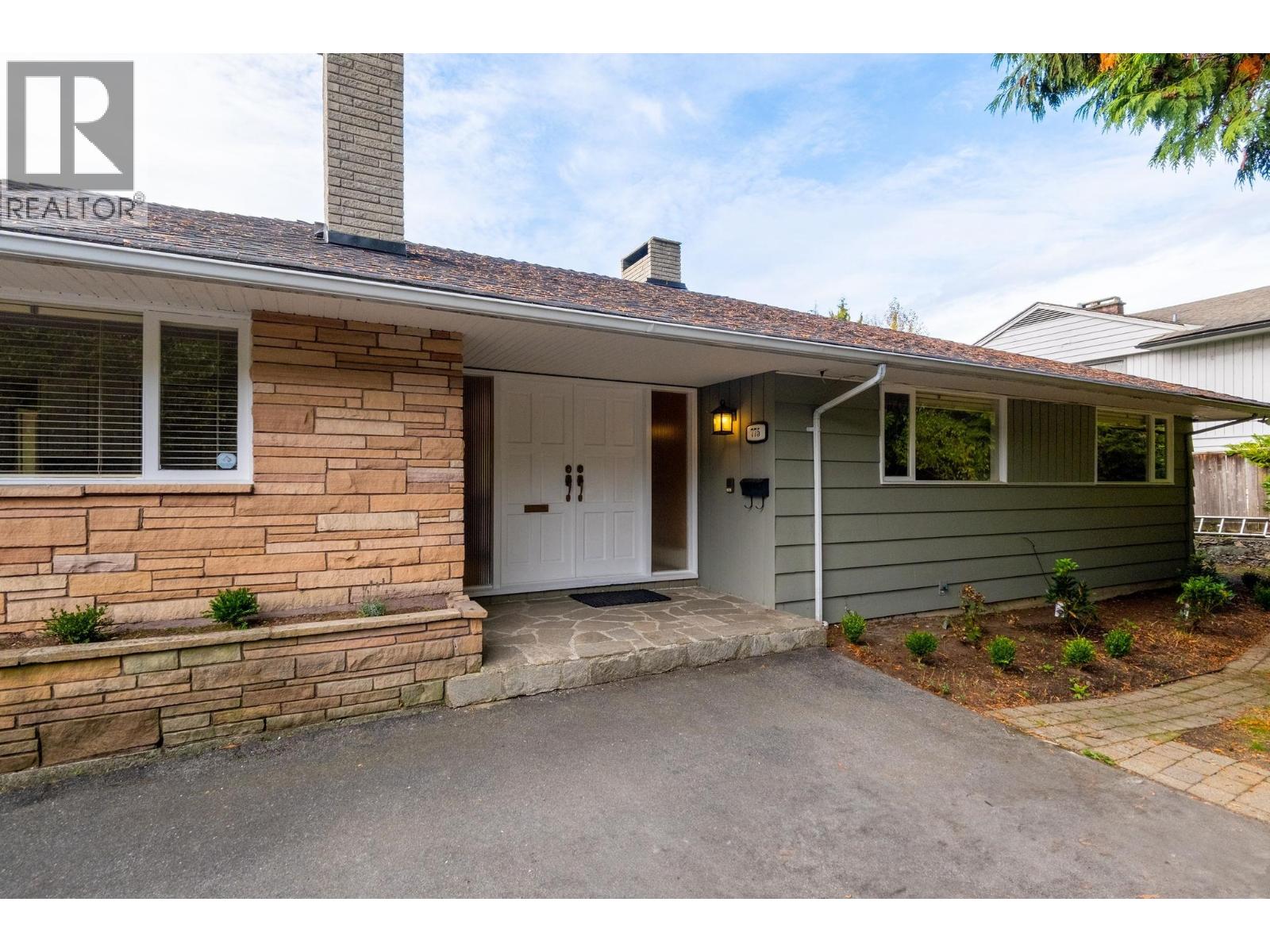 775 Southborough Drive, West Vancouver, British Columbia  V7S 1N1 - Photo 2 - R3102587