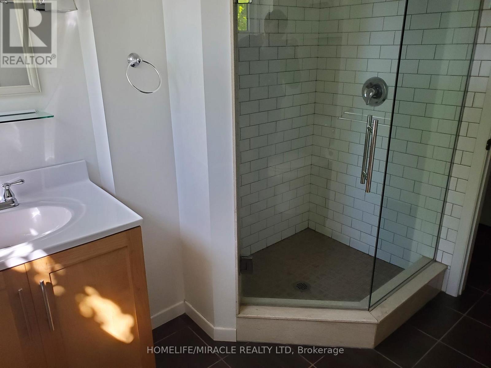 22 Duffin Street, Ajax, Ontario  L1S 6B8 - Photo 10 - E12912008