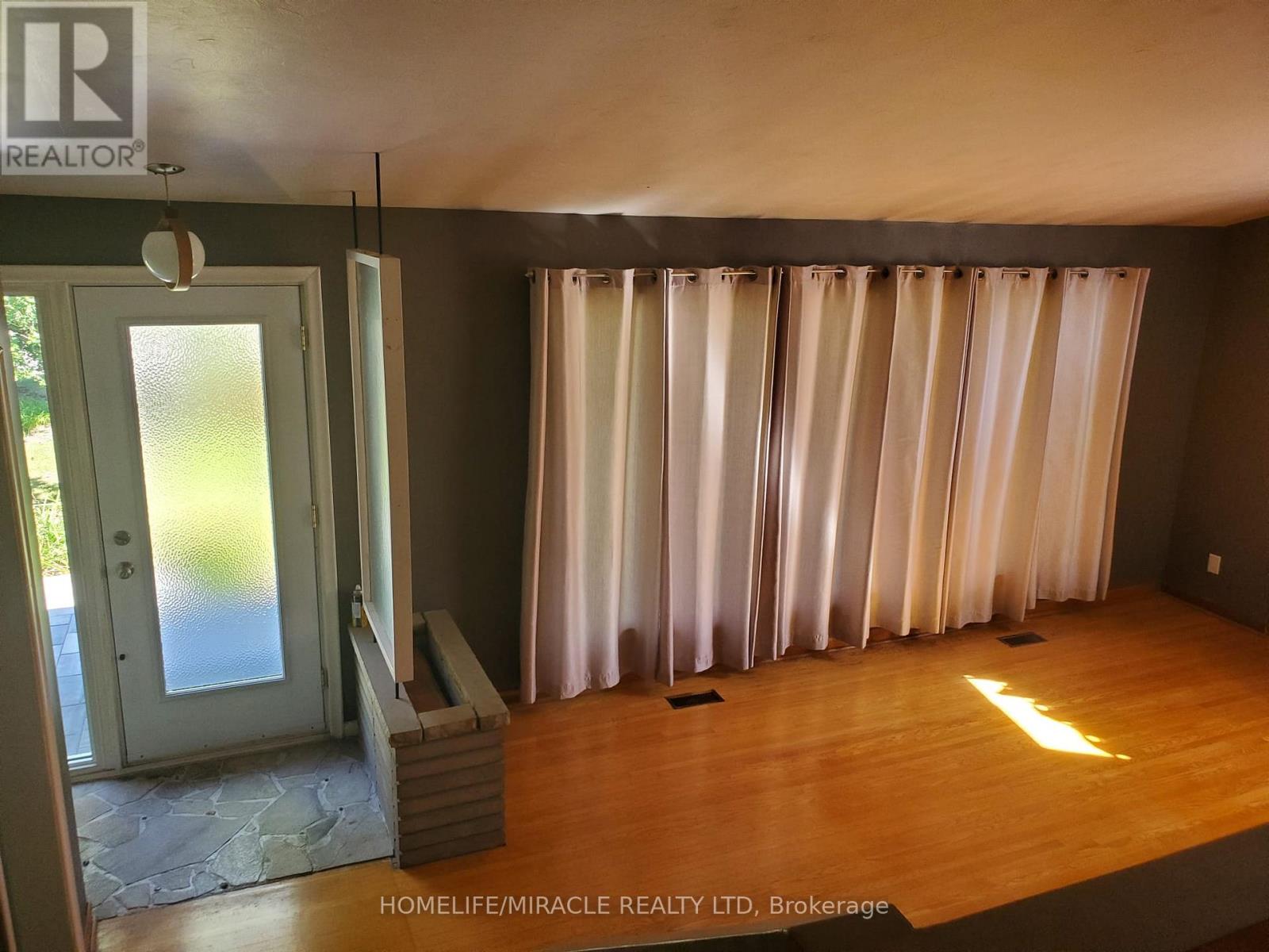 22 Duffin Street, Ajax, Ontario  L1S 6B8 - Photo 3 - E12912008