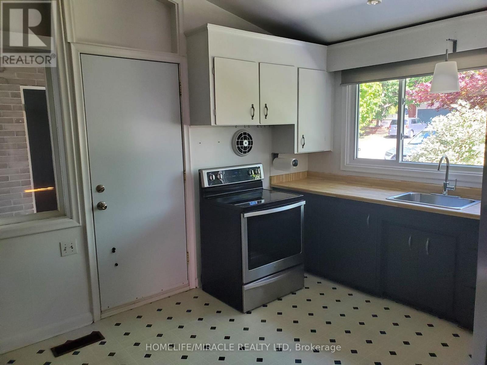 22 Duffin Street, Ajax, Ontario  L1S 6B8 - Photo 6 - E12912008