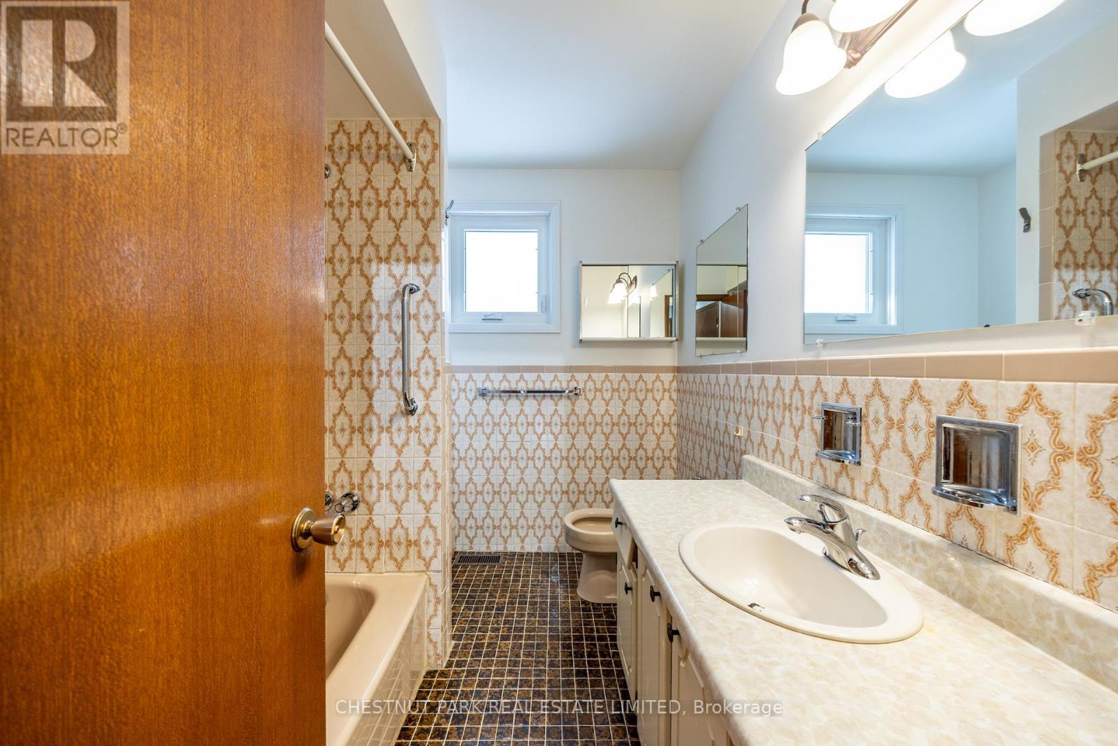 49 Woodville Avenue, Toronto, Ontario  M4K 2J5 - Photo 29 - E12912022