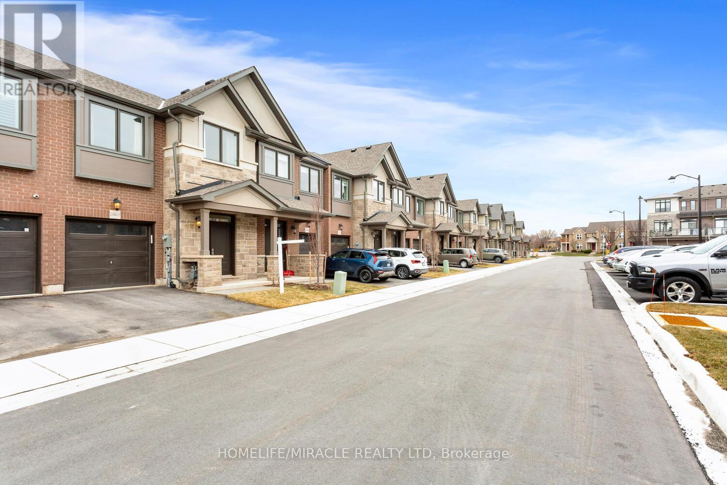 13 - 2184 Postmaster Drive, Oakville, Ontario  L6M 3X1 - Photo 3 - W12911982