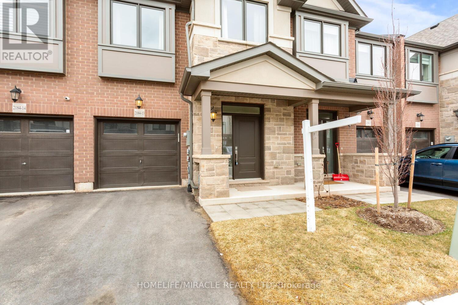 13 - 2184 Postmaster Drive, Oakville, Ontario  L6M 3X1 - Photo 4 - W12911982