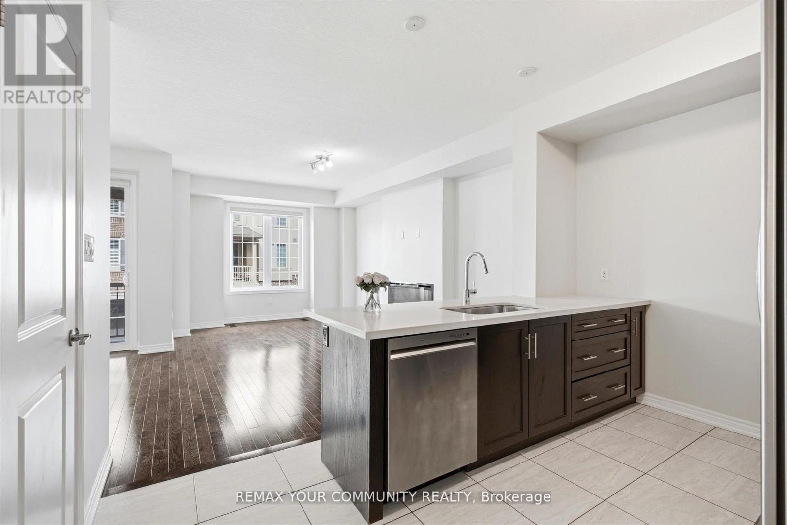 380 Cranbrook Common, Oakville (Jm Joshua Meadows), Ontario  L6H 0P8 - Photo 5 - W12912024