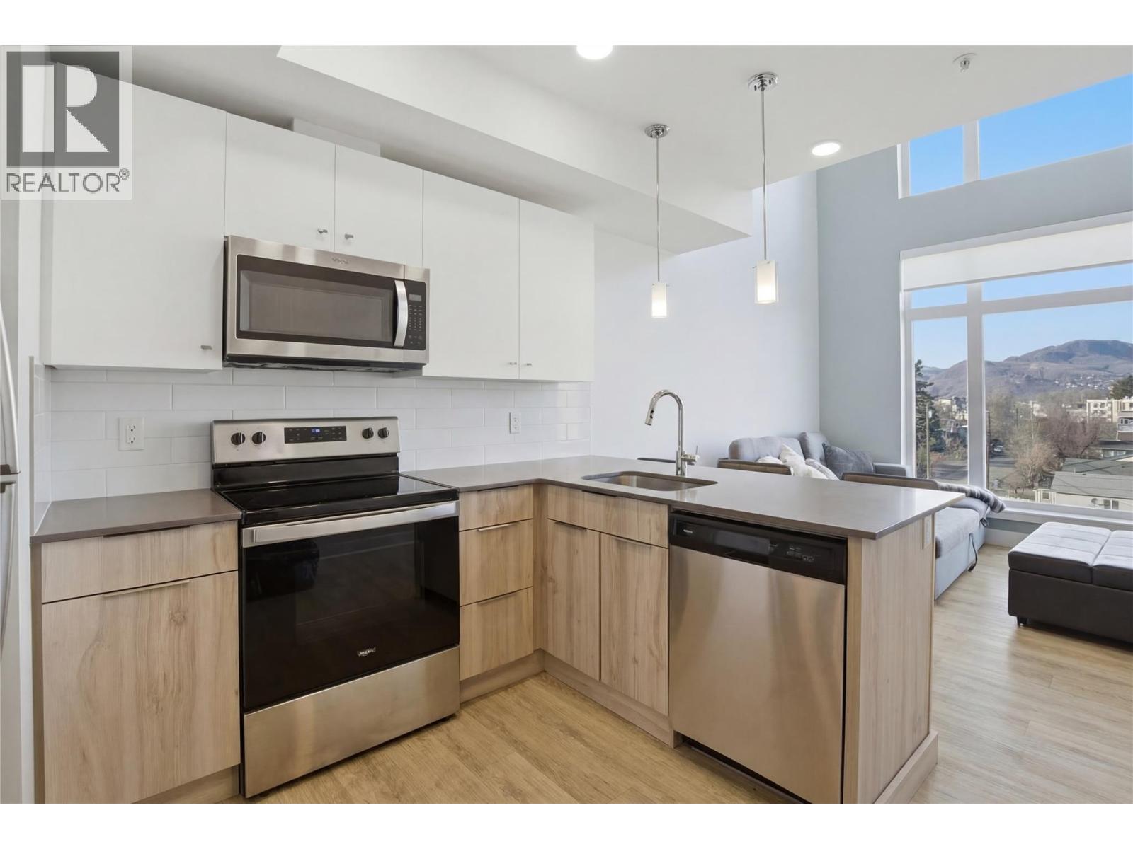 107 Yew Street Unit# 403, Kamloops, British Columbia  V2B 4A1 - Photo 3 - 10380443