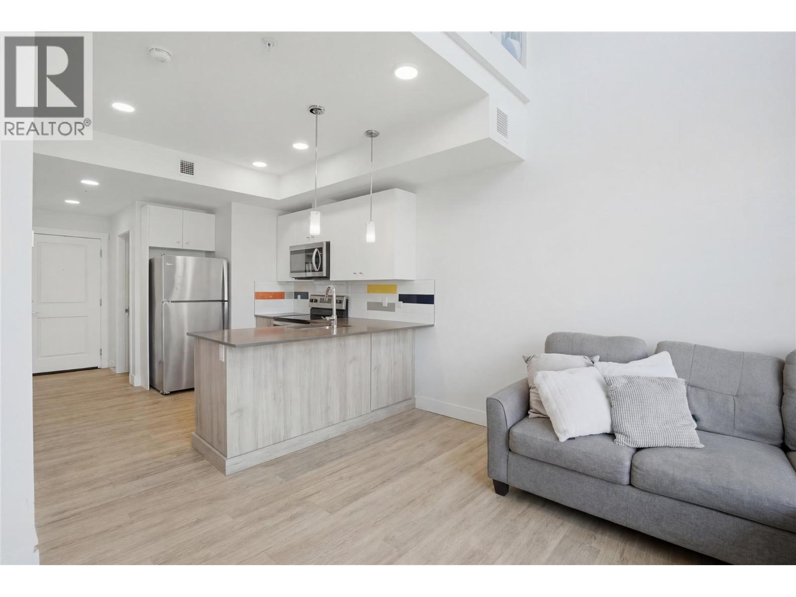 107 Yew Street Unit# 403, Kamloops, British Columbia  V2B 4A1 - Photo 5 - 10380443