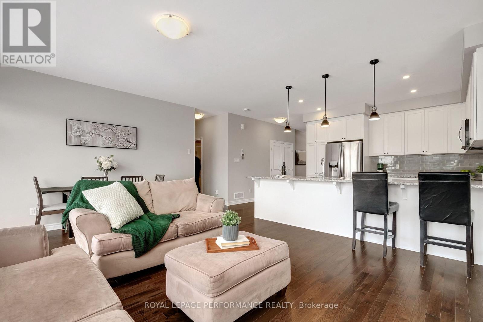 203 Station Trail, Russell, Ontario  K4R 0C9 - Photo 11 - X12912088