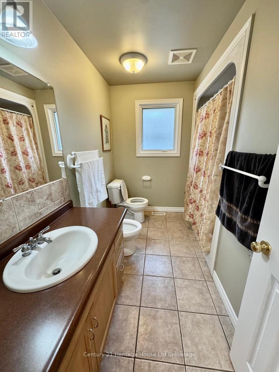 28 Teeple Street, Woodstock, Ontario  N4S 3Y7 - Photo 11 - X12912140