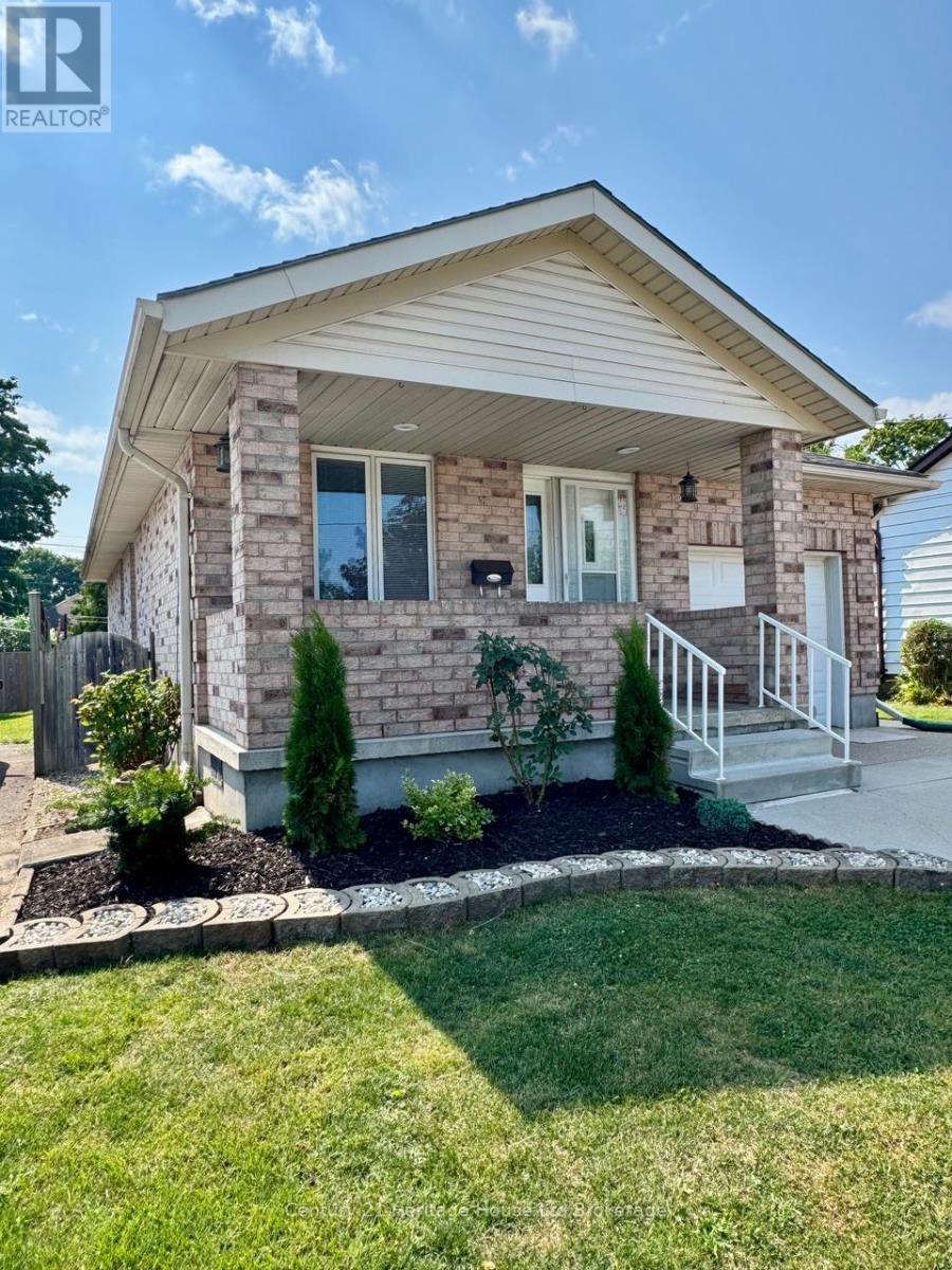 28 Teeple Street, Woodstock, Ontario  N4S 3Y7 - Photo 2 - X12912140