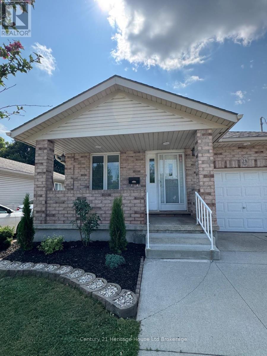 28 Teeple Street, Woodstock, Ontario  N4S 3Y7 - Photo 3 - X12912140