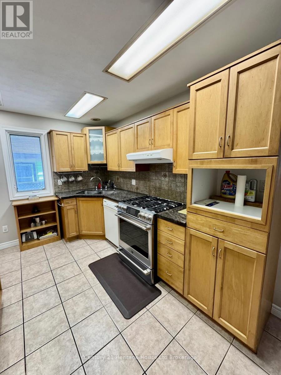 28 Teeple Street, Woodstock, Ontario  N4S 3Y7 - Photo 8 - X12912140