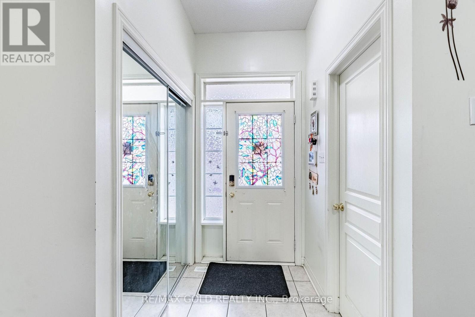 49 Baby Pointe Trail, Brampton, Ontario  L7A 0W3 - Photo 4 - W12907202